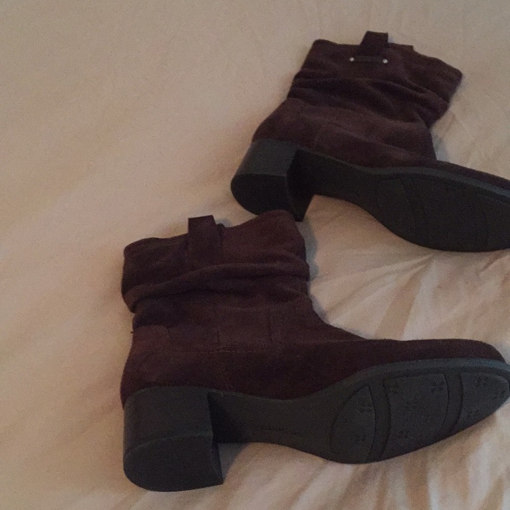 Women’s suede short booties seldom worn